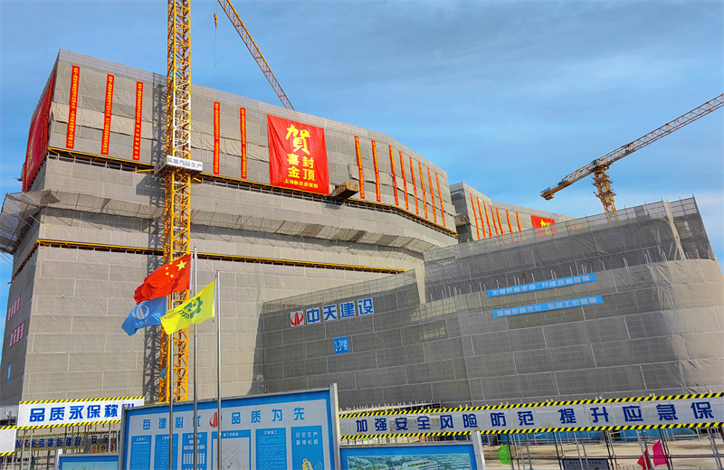 2024年10月30日，尊凯实业三建上海新华泰医院项目主体封顶。
